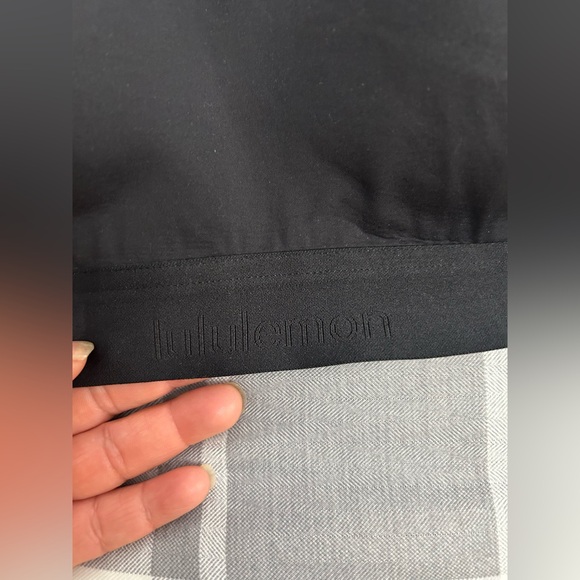 Lululemon sports bra black color women’s size 34B - Picture 2 of 3